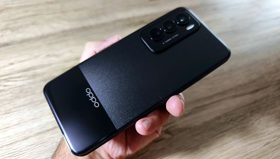 To Oppo Reno12 Pro δίνει έμφαση στις δυνατότητες AI και στη φωτογραφία
