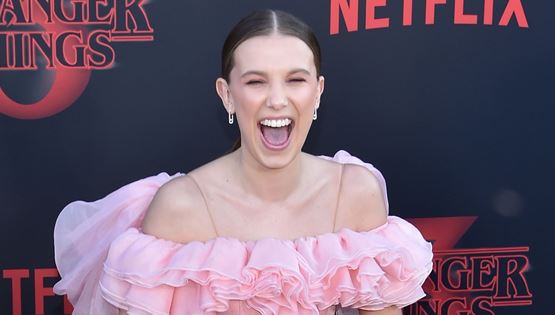 Γιατί η Millie Bobby Brown είναι η τέλεια κινηματογραφική Britney Spears