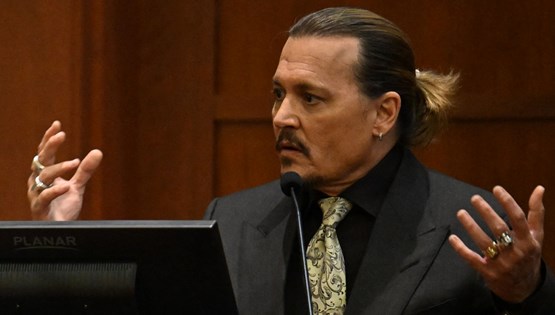 Γιατί όλο το Ίντερνετ στηρίζει τον Johnny Depp