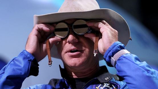 Το σπάνιο Omega Speedmaster του Jeff Bezos που ταξίδεψε στο διάστημα