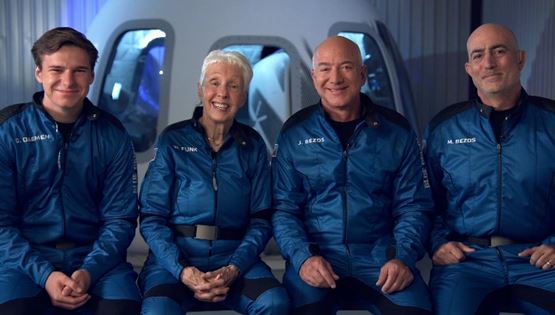 Ο Jeff Bezos στο διάστημα. Και;