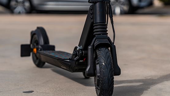 Το ηλεκτρικό πατίνι της Mercedes είναι καλύτερο από σκούτερ