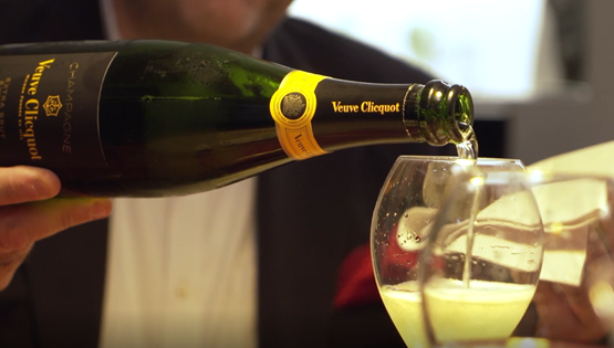 Veuve Clicquot Yellow Hour: Ο Ted Λέλεκας υποδέχεται τον Μιχάλη Νουρλόγλου