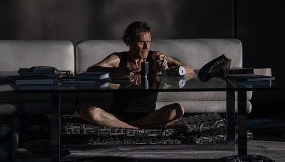 Ο Willem Dafoe έχει πολλά να πει για το κλειστοφοβικό Inside