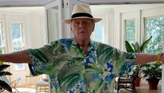 O Anthony Hopkins χορεύει και το Instagram παραληρεί (ξανά)