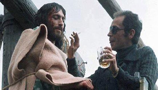 "Ο Ιησούς από τη Ναζαρέτ": Η ιστορία πίσω από τη σκηνή του Σταυρού