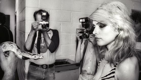 Backstage φωτογραφίες από τα μουσικά 70s