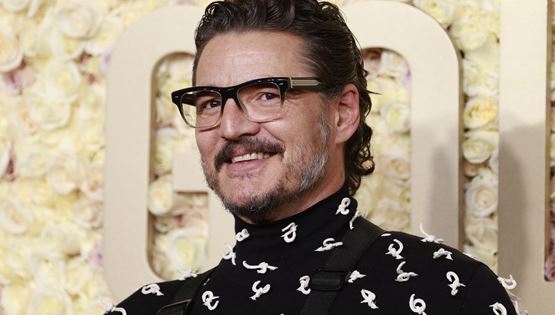 Τα sneakers του Pedro Pascal ταιριάζουν σε όλους μας