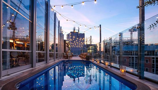 Βουτιά στις κορυφαίες πισίνες ξενοδοχείων του Λονδίνου