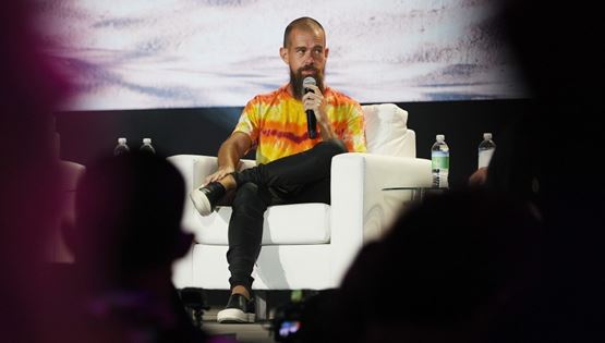 Όσο ο Elon Musk διεκδικούσε το Twitter, ο Jack Dorsey ετοίμαζε την επιστροφή του