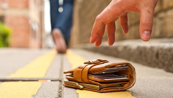 7 κόλπα για να μην χάνεις συνέχεια το κινητό ή το πορτοφόλι σου