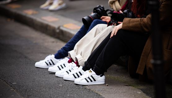 Ξέρουμε ποια sneakers της Adidas σου ταιριάζουν