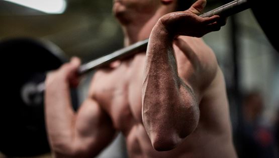 6 ασκήσεις για να κερδίσεις μυς και να χάσεις λίπος γρήγορα