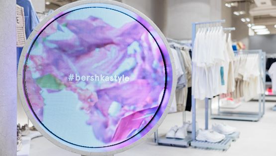 Το νέο image της Bershka στο The Mall Athens είναι εμπειρία