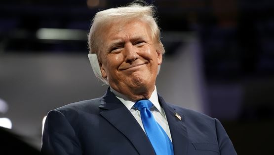 Σε άλλα νέα, ο Trump υπόσχεται στους ψηφοφόρους του ότι δε θα χρειαστεί να ψηφίσουν ξανά ποτέ