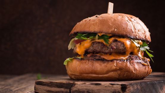 5 απίθανα αθηναϊκά burgers και πώς θα τα φας αμέσως