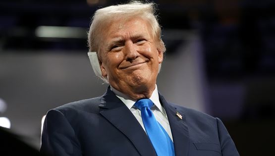 Όταν ο Donald Trump &#39;έστησε&#39; τη βασίλισσα Ελισάβετ 12 ολόκληρα λεπτά