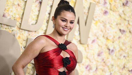 Μία χαλαρή Τρίτη με τη Selena Gomez στη μπανιέρα