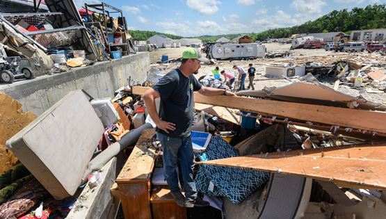 Ανεμοστρόβιλοι στις ΗΠΑ: Οι εικόνες της βιβλικής καταστροφής