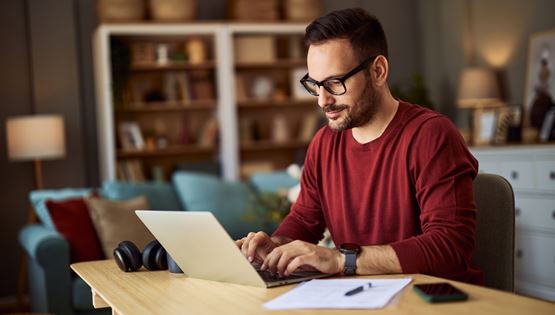 5 δουλειές με μεγάλο μισθό και δυνατότητα τηλεργασίας