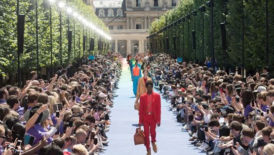 Η πρώτη online Εβδομάδα Μόδας θα γίνει στο Λονδίνο