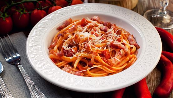 H απόλυτη συνταγή για μπουκατίνι αλά αματριτσιάνα