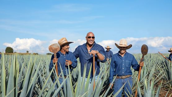 Γιατί οι celebrities το γύρισαν στην τεκίλα