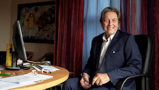 Πριν από τον Elon Musk, υπήρξε ο Errol