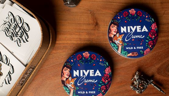 Η τέχνη του tattoo στις νέες συλλεκτικές συσκευασίες NIVEA Crème