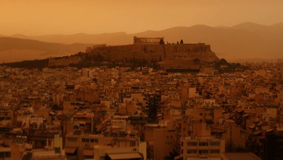 10 απόκοσμες φωτογραφίες από την πορτοκαλί Ελλάδα της σκόνης