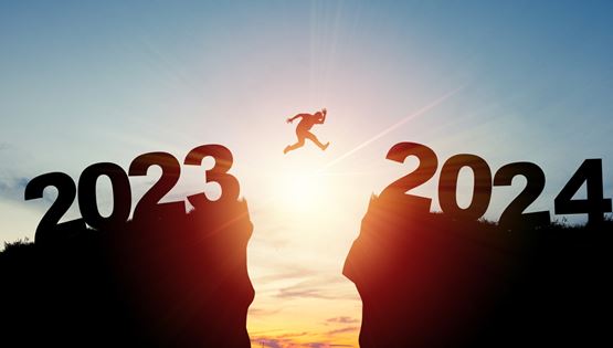 Ο πλανήτης αποχαιρετά ένα ταραχώδες 2023 και υποδέχεται ένα αβέβαιο 2024