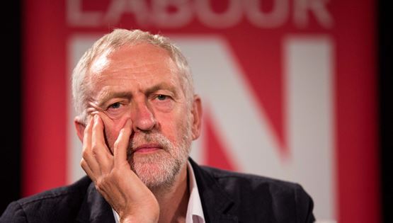 O Jeremy Corbyn δεν κατάφερε να διαλύσει την ομίχλη του Brexit
