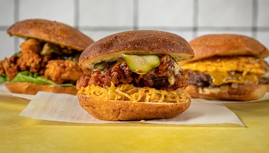 Στο Κολωνάκι για ένα από τα καλύτερα burgers της Αθήνας