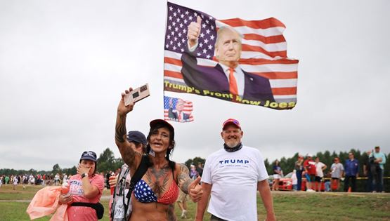 Ο Donald Trump αποδοκιμάζεται από τους οπαδούς του