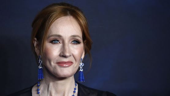 Δύο χρόνια πήρε στην J.K. Rowling να απολογηθεί για τα τρανσφοβικά σχόλια της
