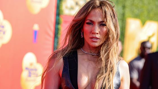 Σε άλλα νέα, η Jennifer Lopez γιόρτασε ολόγυμνη τα γενέθλιά της