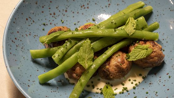 Η συνταγή του Δήμου Μπαλόπουλου για τα πιο νόστιμα χοιρινά κεφτεδάκια