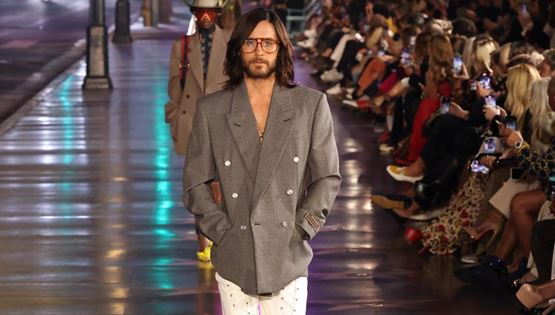 Ποιος αποφασίζει τι ρούχα φοράμε; Εμείς, οι σχεδιαστές ή κάποιος αλγόριθμος;