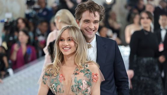 O Robert Pattinson και η Suki Waterhouse έγιναν για πρώτη φορά γονείς