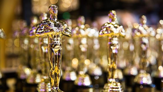 Το κόκκινο χαλί των Oscars βάφτηκε 'σαμπανιζέ'