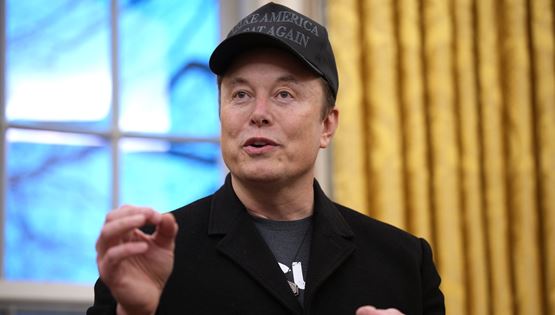 Ποια είναι η influencer που υποστηρίζει ότι γέννησε το 13ο παιδί του Elon Musk