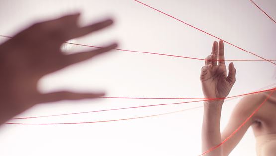 Γιατί η θεωρία της αόρατης κλωστής μας αφορά όλους