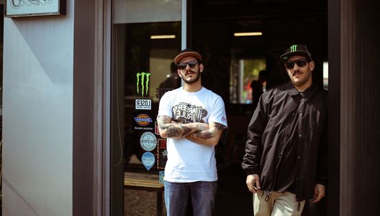 4 tattoo artists και barbers μιλούν για τατουάζ και τρίχες