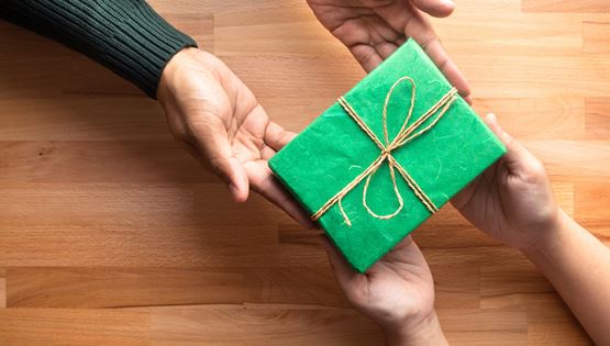 Τα πιο έξυπνα δώρα που μπορείς να προσφέρεις στη μητέρα σου, με αφορμή τη Γιορτή της Μητέρας