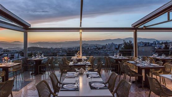 Μπαλκόνι στις Κυκλάδες: Κορυφαία ψαροφαγία με θέα