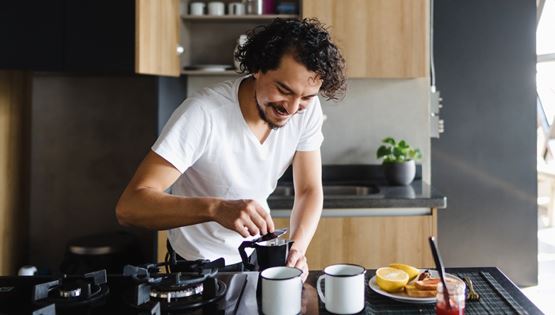 Πώς να &#39;καις&#39; περισσότερες θερμίδες ακόμα και μέσα στο σπίτι