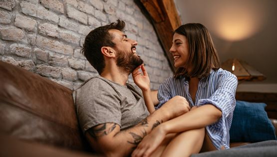 Πώς θα καταλάβεις ότι δε σε θέλει μόνο για να 'βγάλει το χειμώνα'