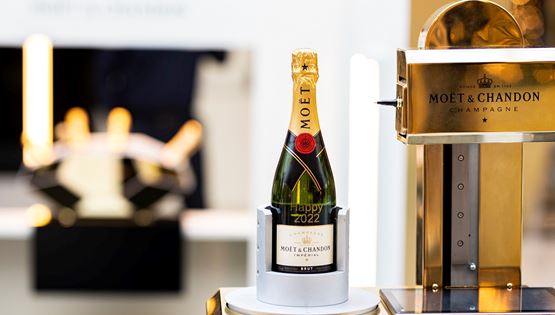 Η Moët &amp; Chandon παρουσιάζει ένα λαμπερό pop up store