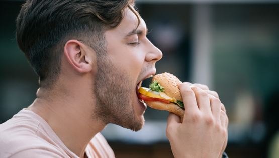 Πώς θα τρως λιπαρά και δεν θα παχαίνεις
