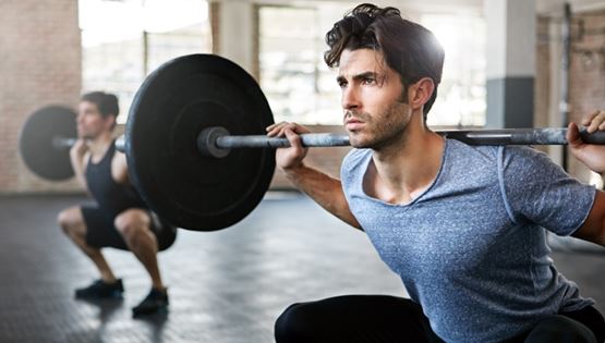 Καλοντυμένος στο γυμναστήριο